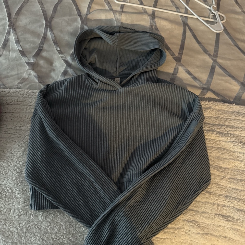 Ribbed Hooded Sweater in Dark Gray